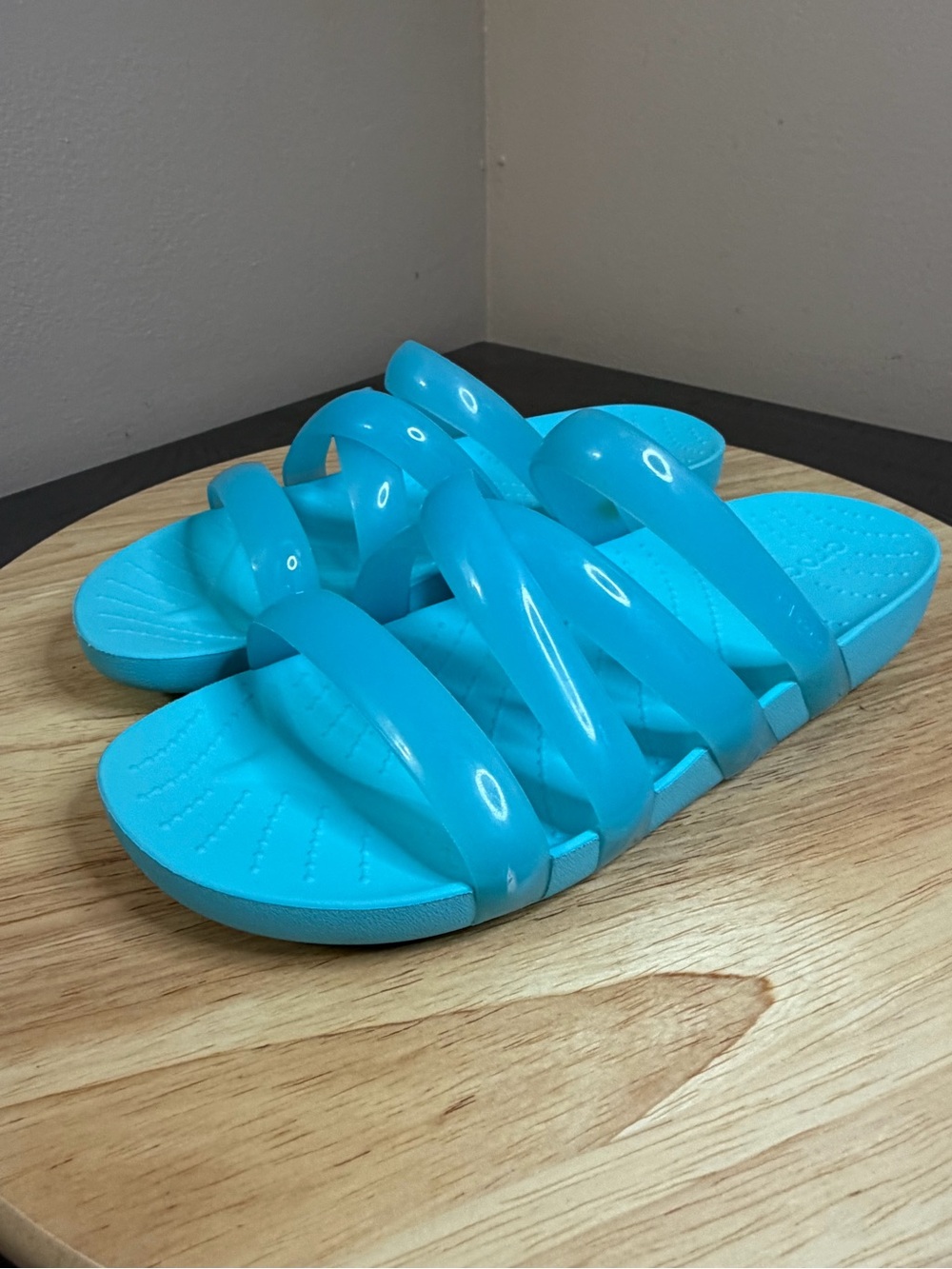 Crocs women’s Splash Glossy Strappy Sandal